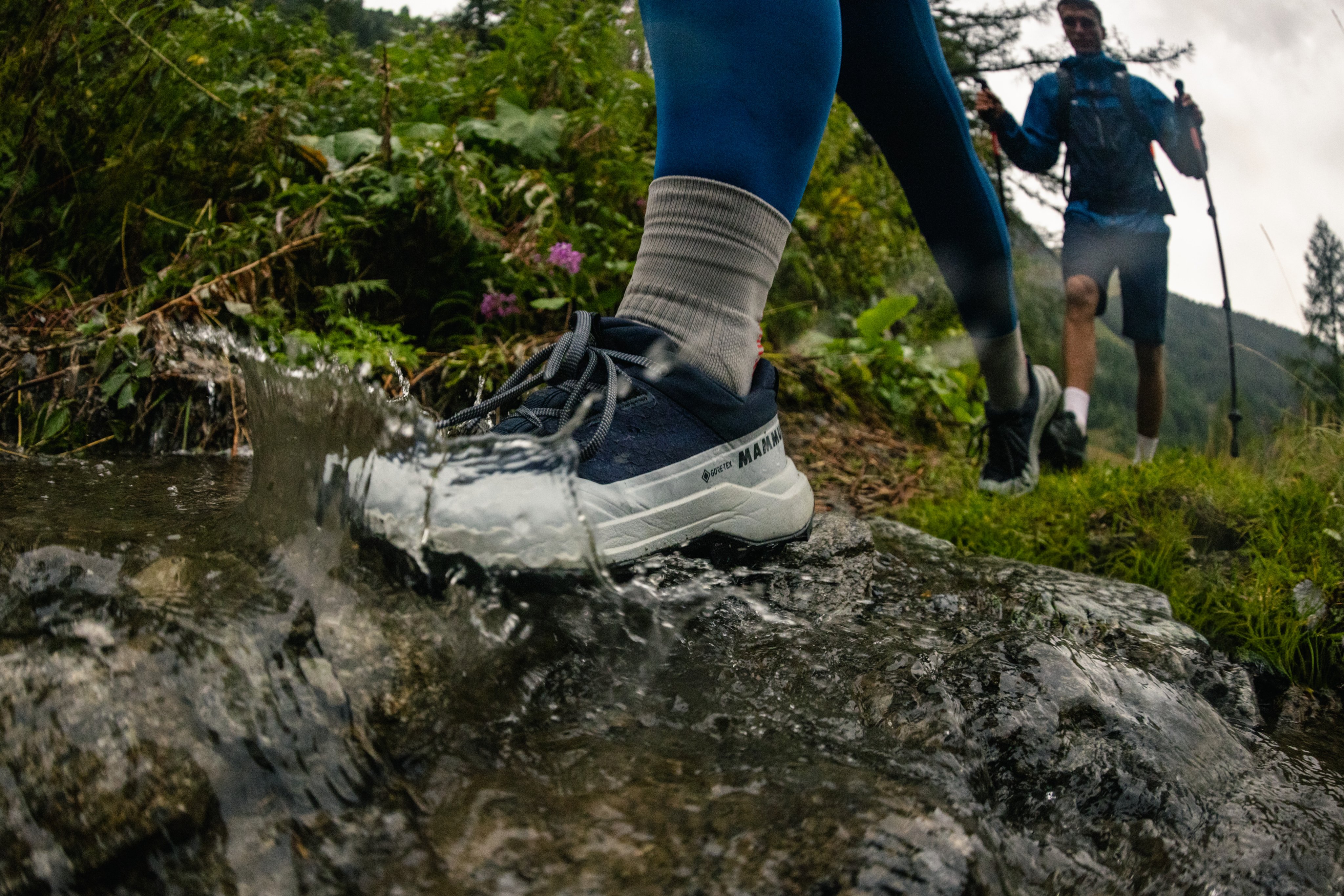 Waterproof hiking shoes
